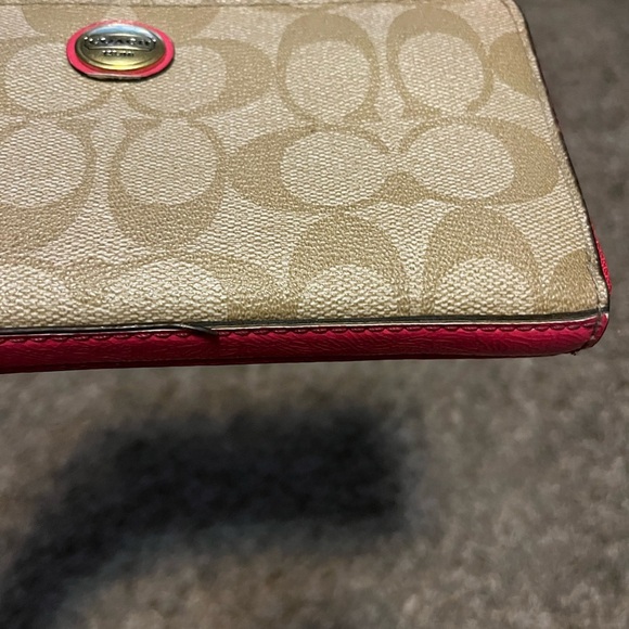 Coach Peyton Signature Khaki / Pink Salmon Accordion Wallet - Picture 2 of 7